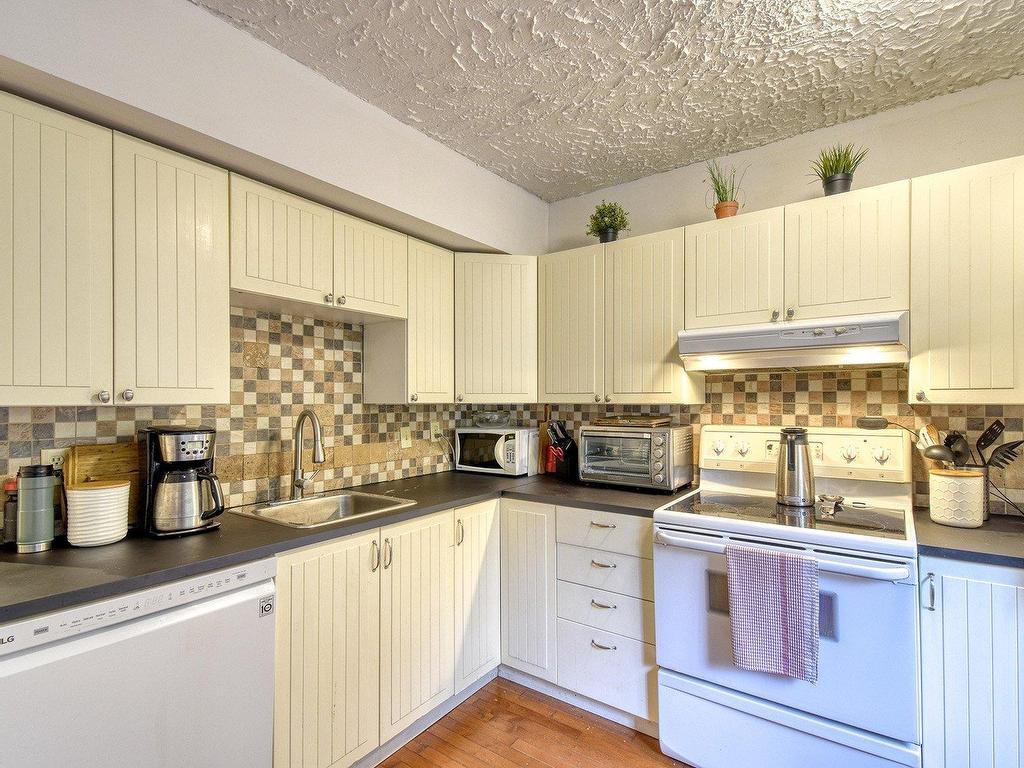 









488


Ch. du Lac-Équerre

,
Lac-Supérieur,




QC
J0T1J0

