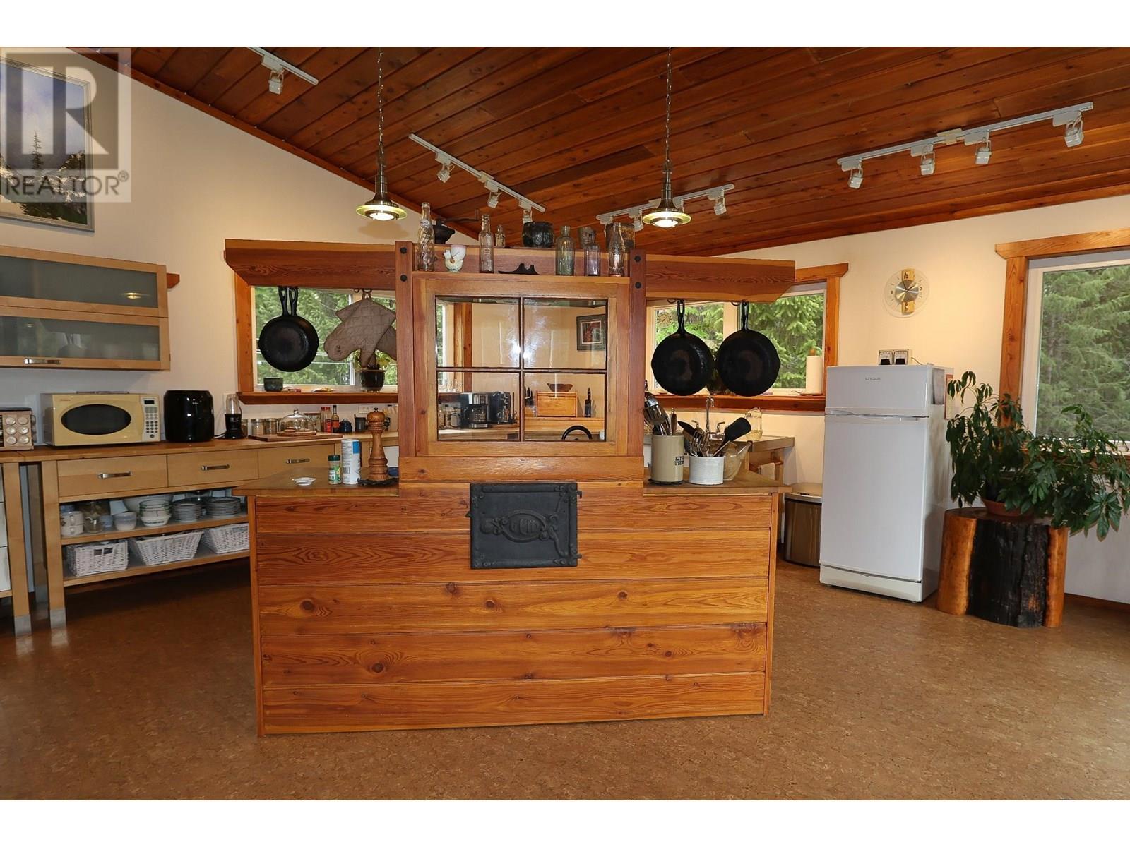 












9250 PRETTY Road

,
Cranbrook,




British Columbia
V1C7C6

