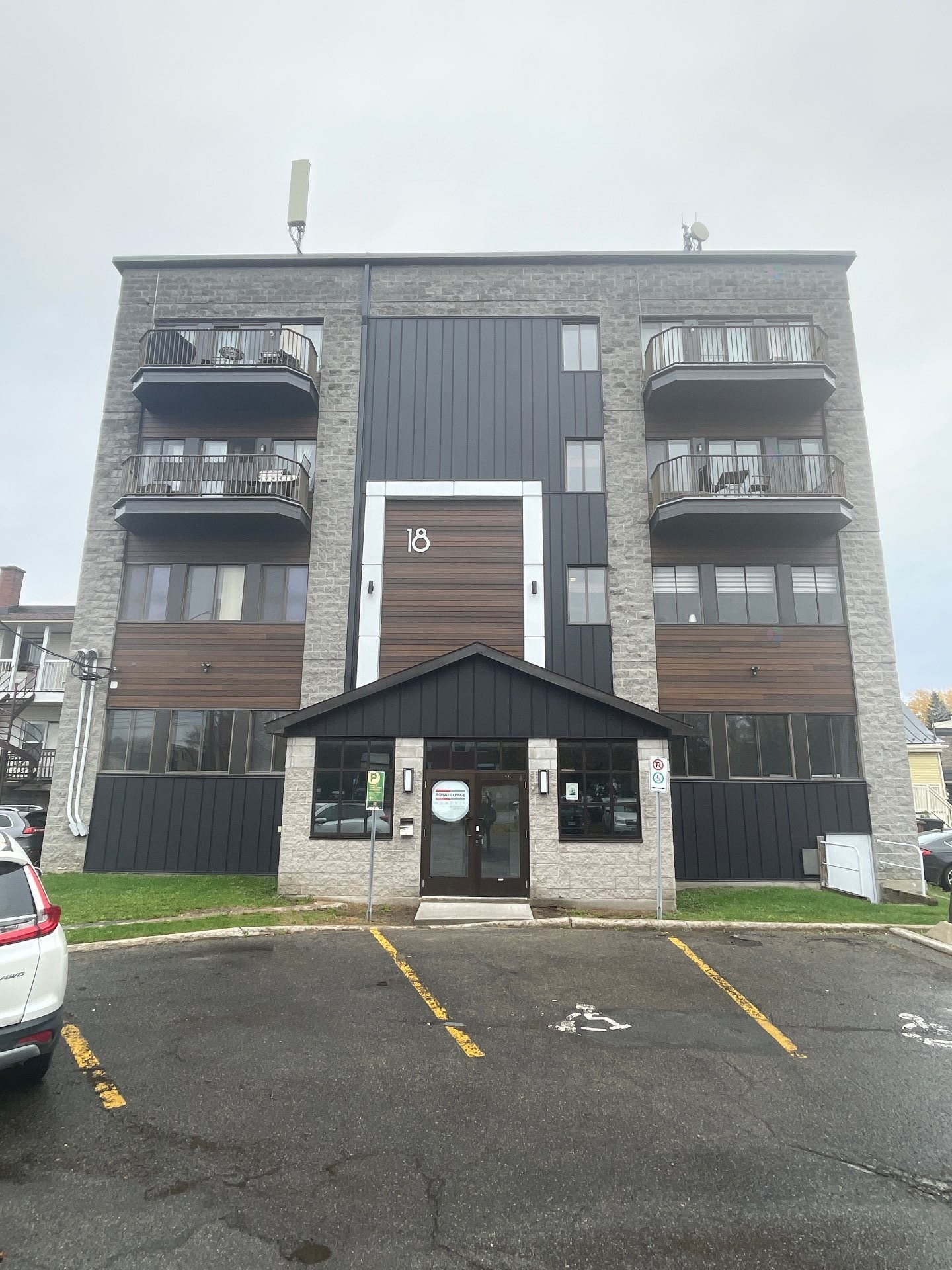 









18

 - 20


Rue Turgeon

,
Sainte-Thérèse,




QC
J7E3H3

