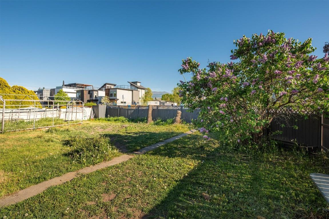 









530


Patterson

Avenue,
Kelowna,




BC
V1Y 5C6

