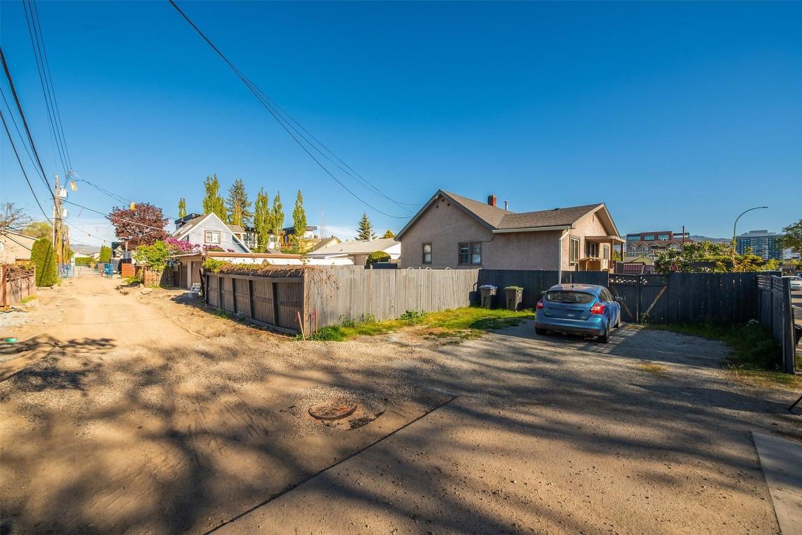 









530


Patterson

Avenue,
Kelowna,




BC
V1Y 5C6

