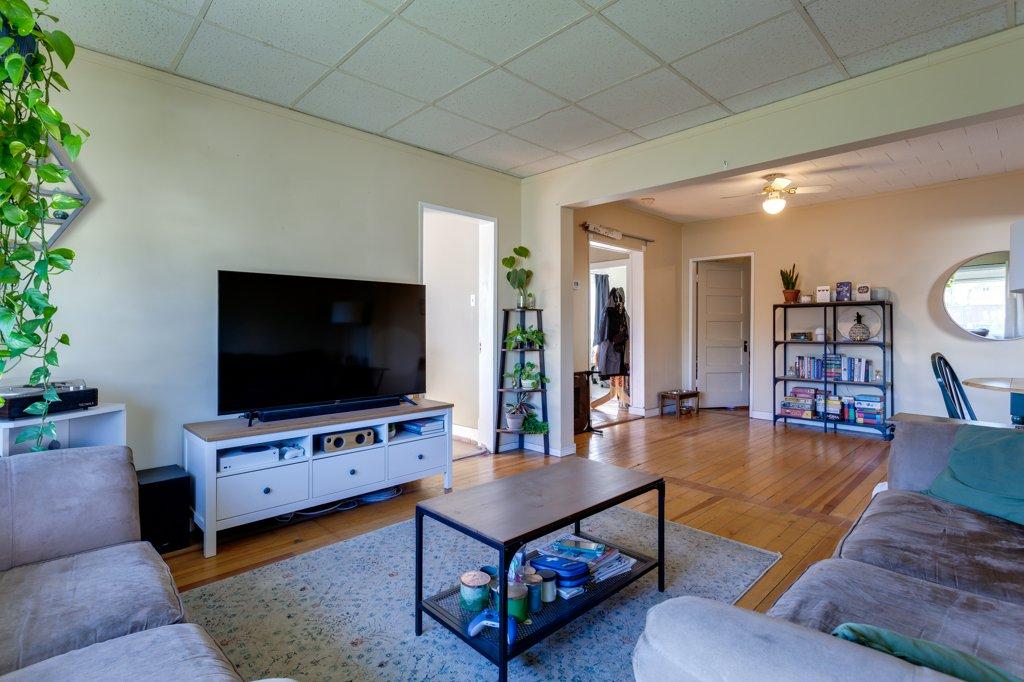 









530


Patterson

Avenue,
Kelowna,




BC
V1Y 5C6

