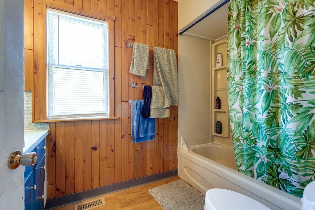 









530


Patterson

Avenue,
Kelowna,




BC
V1Y 5C6

