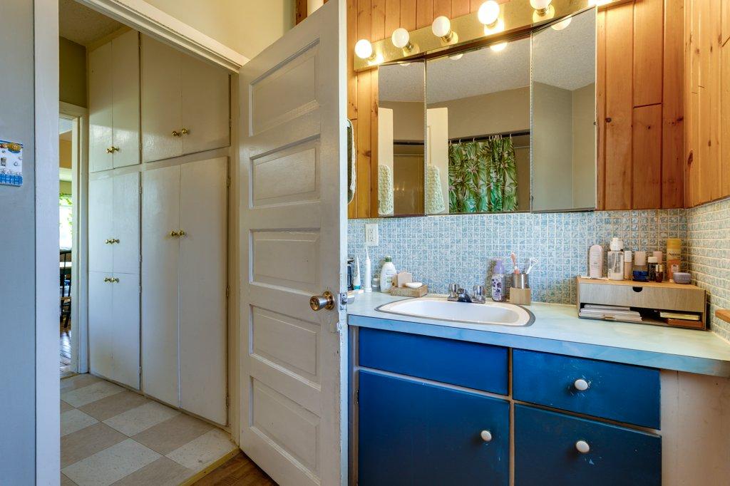 









530


Patterson

Avenue,
Kelowna,




BC
V1Y 5C6

