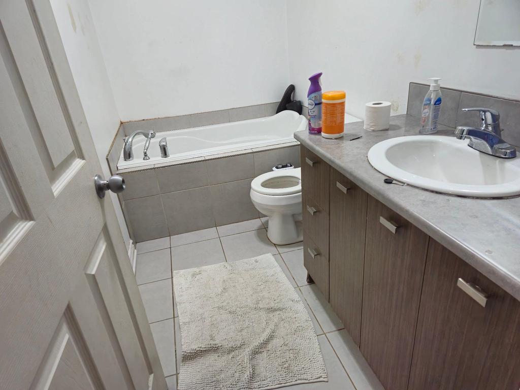 









3680


Boul. Gareau

,
Longueuil (Saint-Hubert),




QC
J3Y0M2

