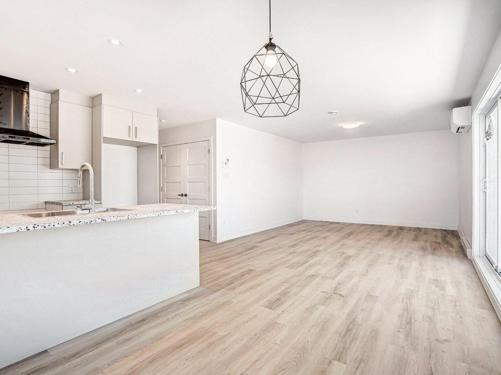 









406


Av. Barron

, 204,
Lachute,




QC
J8H4L6

