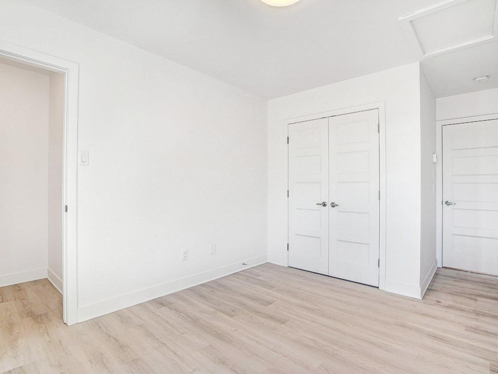 









406


Av. Barron

, 204,
Lachute,




QC
J8H4L6

