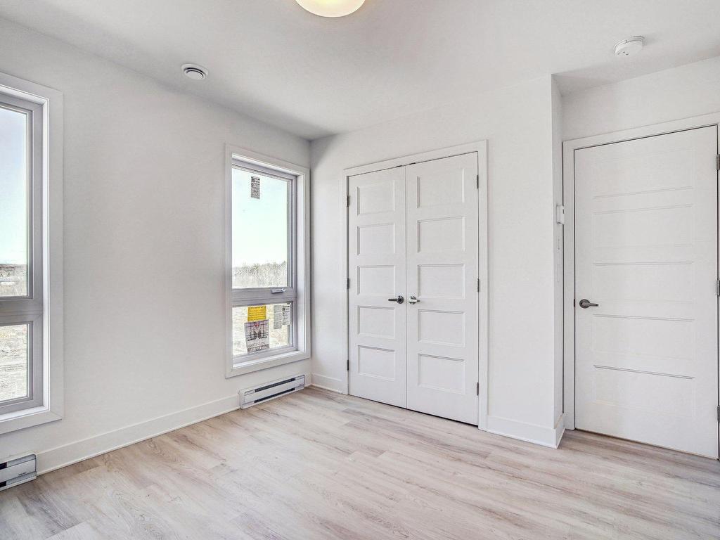 









406


Av. Barron

, 204,
Lachute,




QC
J8H4L6


