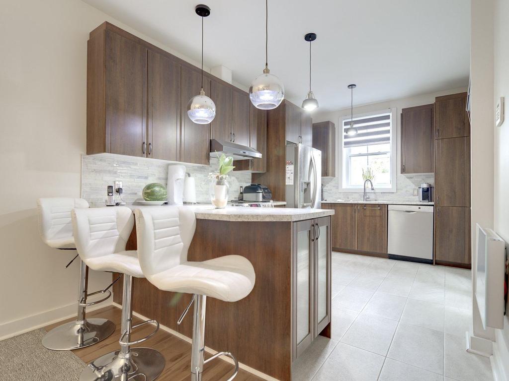 









6299

 - 6301


Rue St-Hubert

,
Montréal (Rosemont/La Petite-Patrie),




QC
H2S2L9

