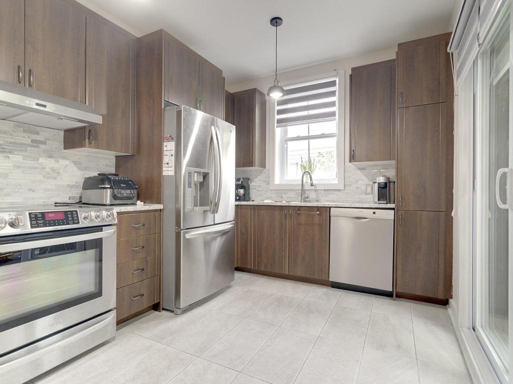 









6299

 - 6301


Rue St-Hubert

,
Montréal (Rosemont/La Petite-Patrie),




QC
H2S2L9


