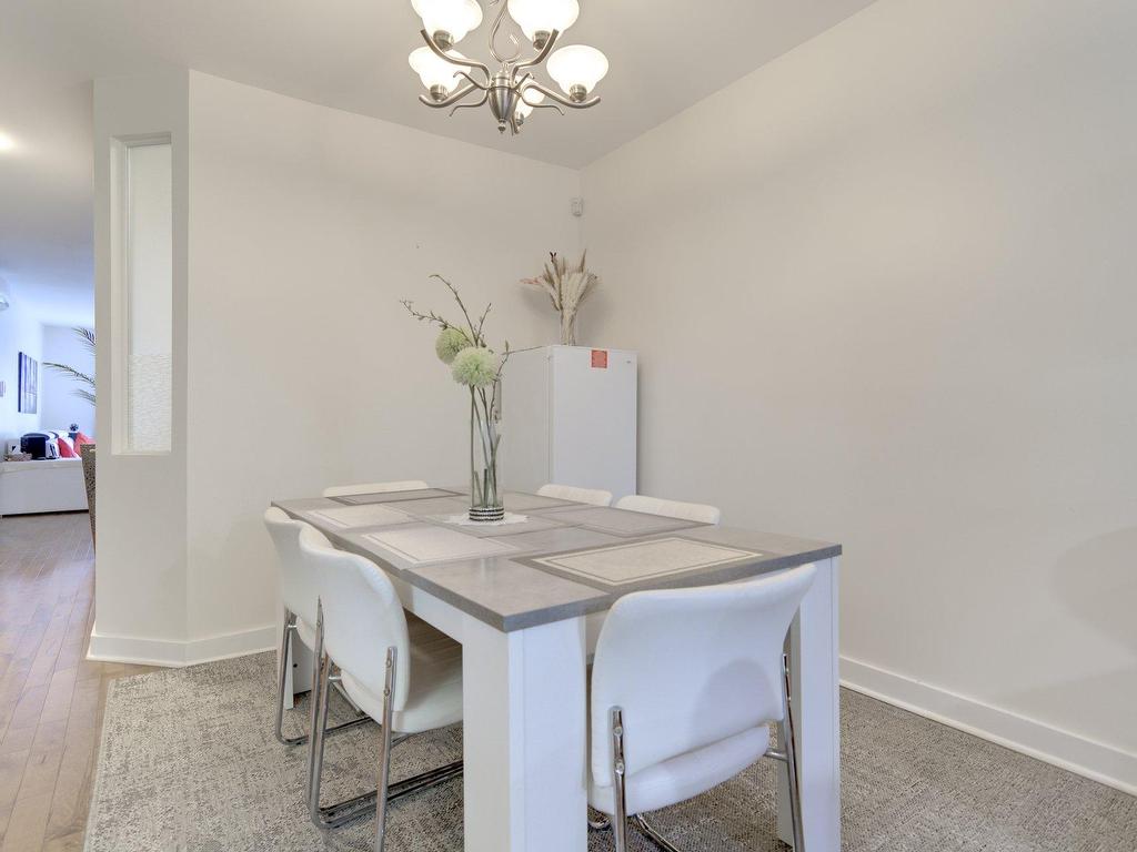 









6299

 - 6301


Rue St-Hubert

,
Montréal (Rosemont/La Petite-Patrie),




QC
H2S2L9

