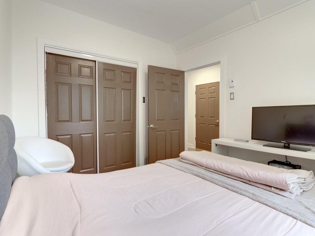 









6299

 - 6301


Rue St-Hubert

,
Montréal (Rosemont/La Petite-Patrie),




QC
H2S2L9

