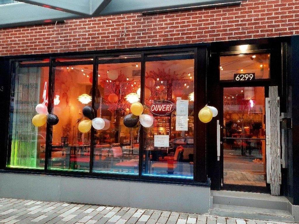 









6299

 - 6301


Rue St-Hubert

,
Montréal (Rosemont/La Petite-Patrie),




QC
H2S2L9

