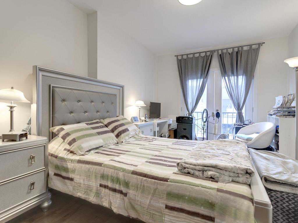 









6299

 - 6301


Rue St-Hubert

,
Montréal (Rosemont/La Petite-Patrie),




QC
H2S2L9

