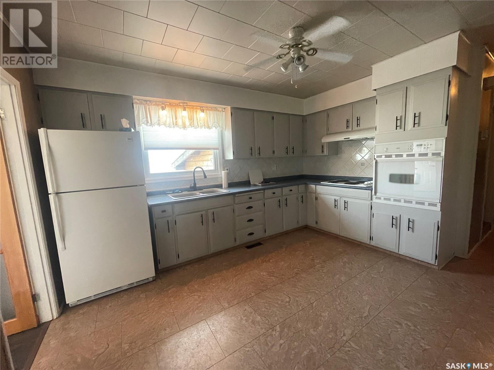 












22 West ROAD

,
Kindersley,




Saskatchewan
S0L1S1

