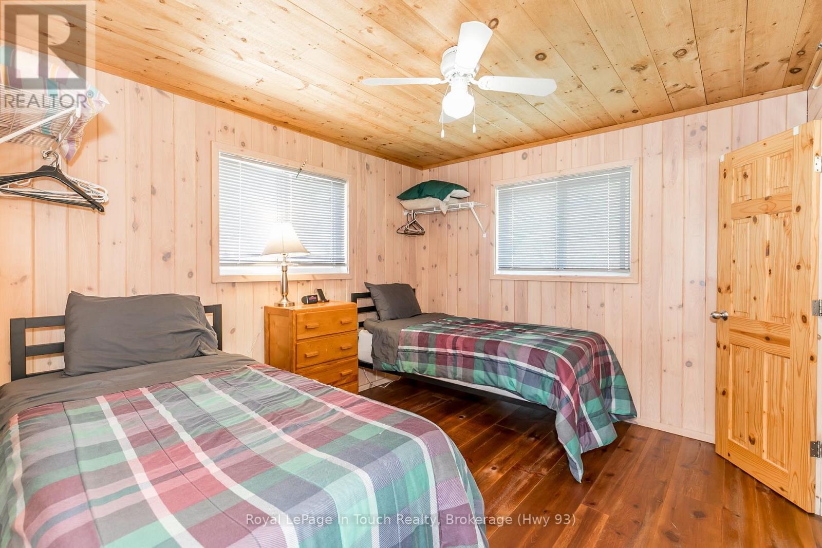 












B55-19 MOON ISLAND

,
The Archipelago (Archipelago South),




Ontario
P2A1T4

