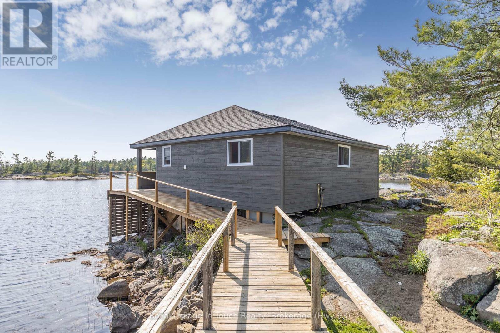












B55-19 MOON ISLAND

,
The Archipelago (Archipelago South),




Ontario
P2A1T4

