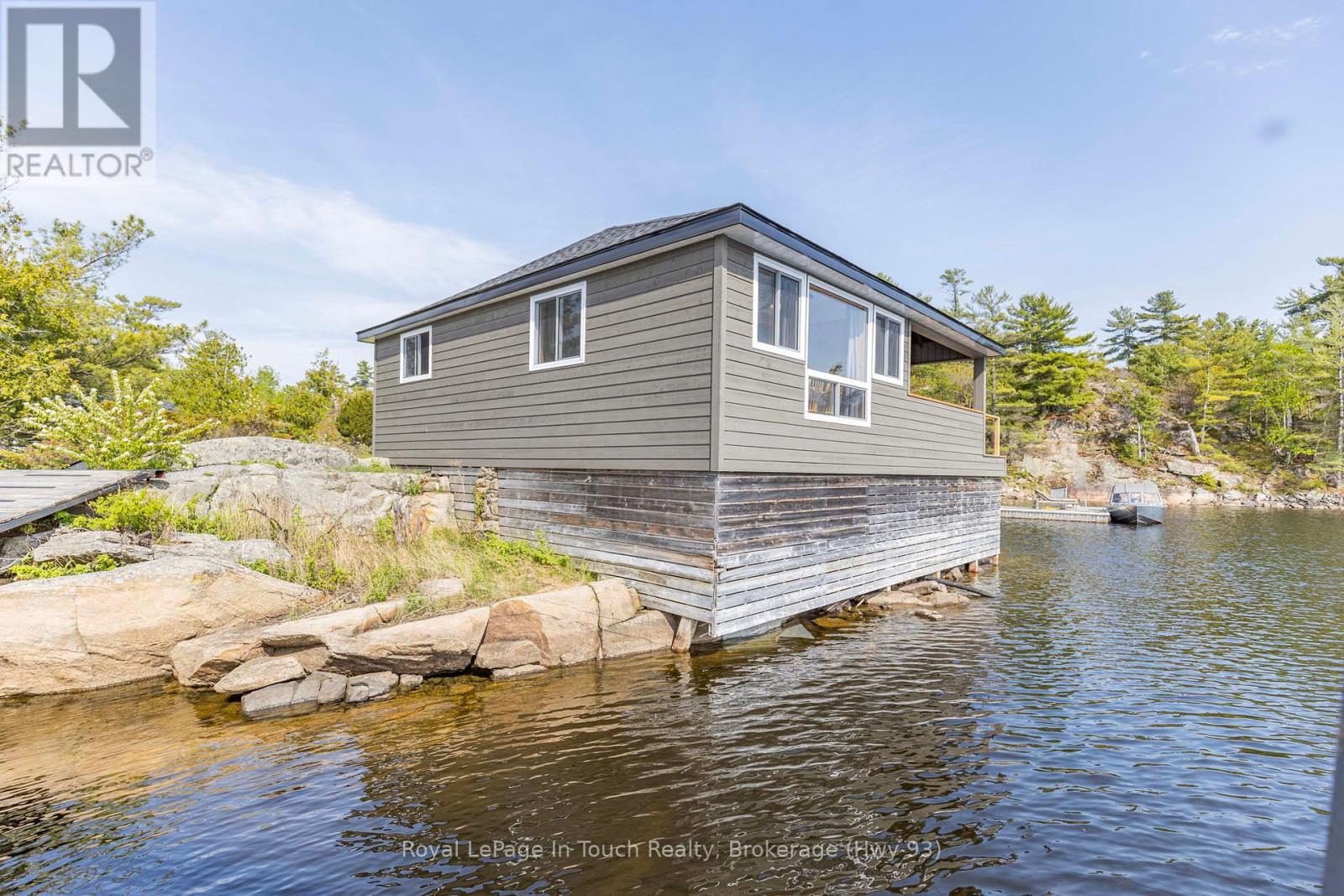 












B55-19 MOON ISLAND

,
The Archipelago (Archipelago South),




Ontario
P2A1T4


