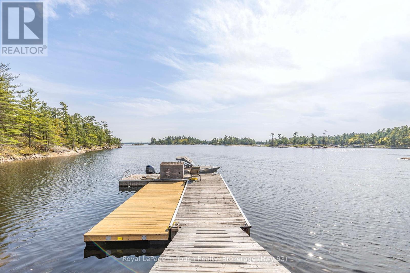 












B55-19 MOON ISLAND

,
The Archipelago (Archipelago South),




Ontario
P2A1T4

