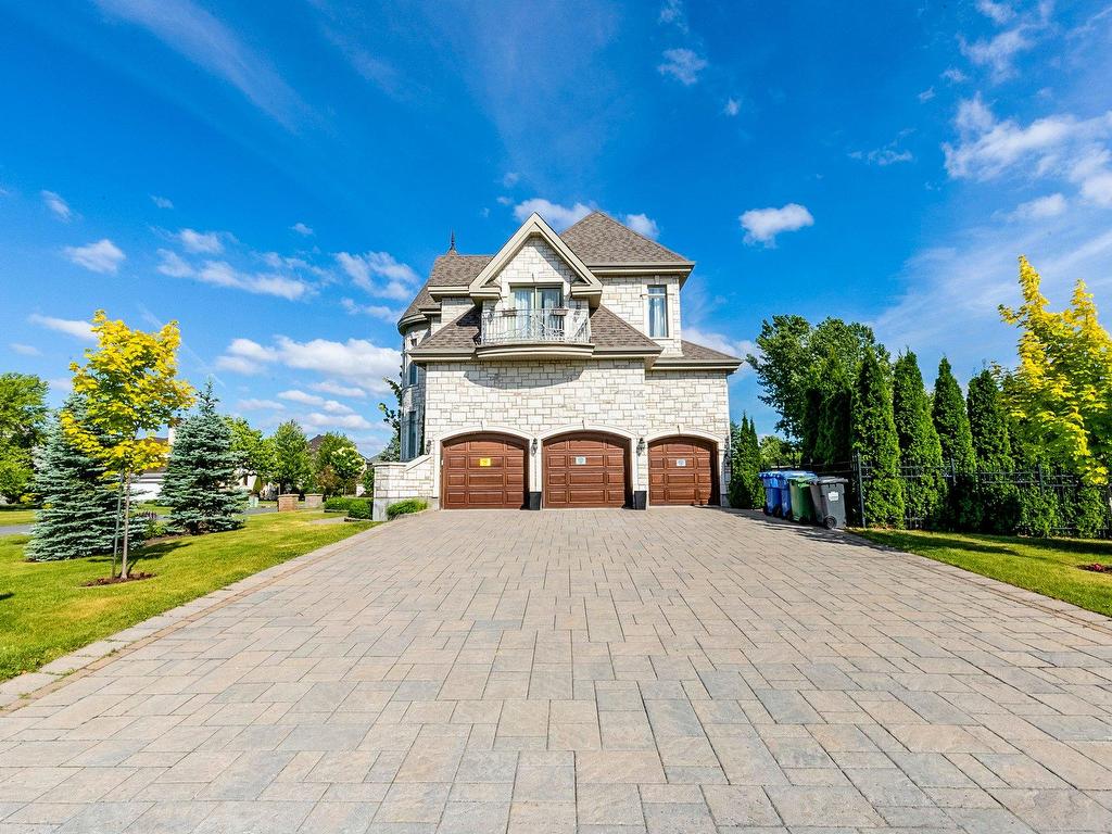 









3920


Rue Leningrad

,
Brossard,




QC
J4Y3J6

