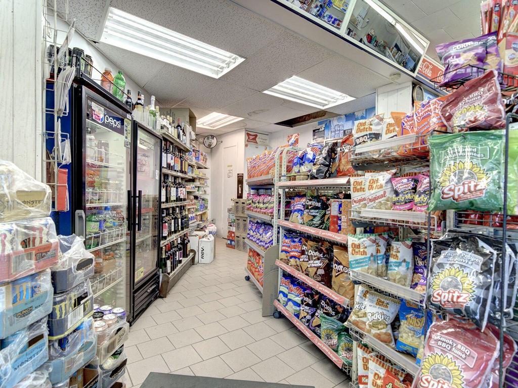 









196


Rue St-Joseph

,
Saint-Jérôme,




QC
J7Y2N3

