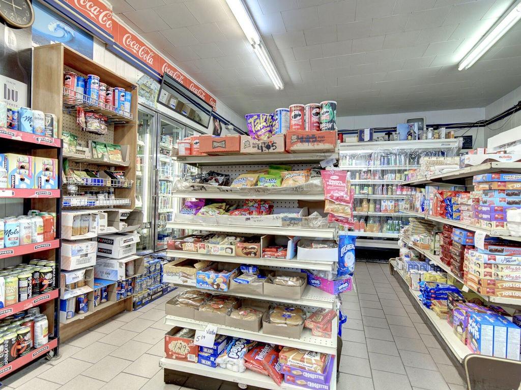 









196


Rue St-Joseph

,
Saint-Jérôme,




QC
J7Y2N3

