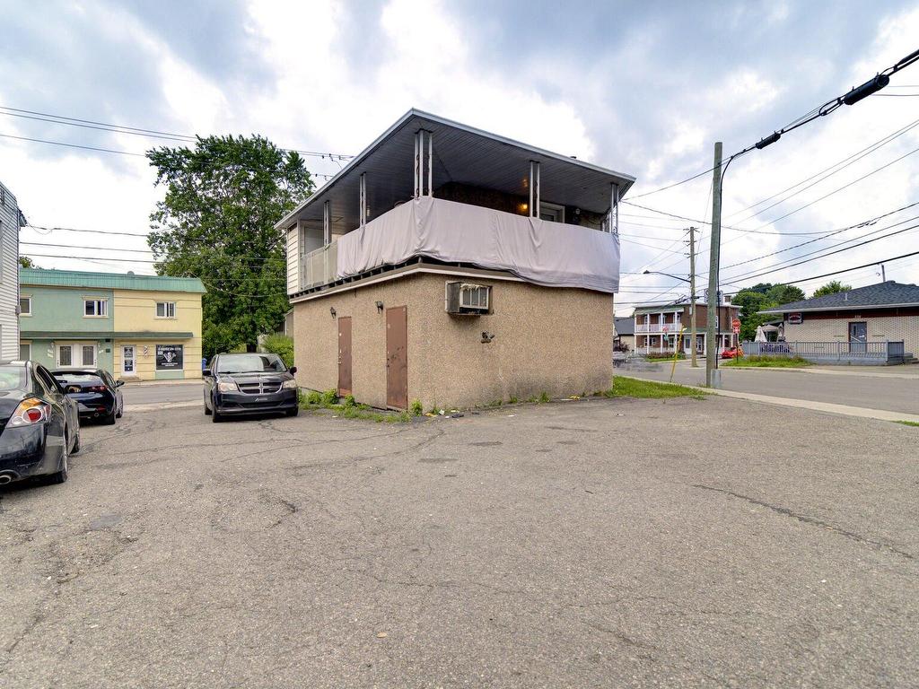 









192

 - 196


Rue St-Joseph

,
Saint-Jérôme,




QC
J7Y2N3

