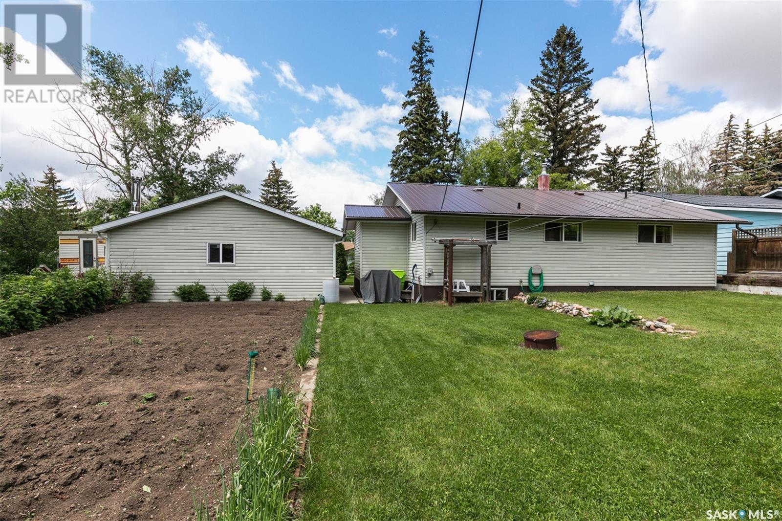 












400 Lonsdale STREET

,
Luseland,




Saskatchewan
S0L2A0

