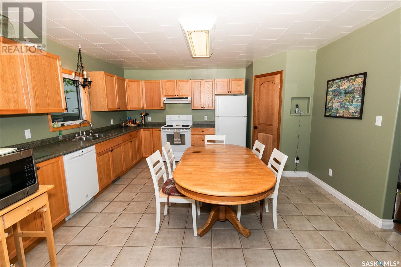 












400 Lonsdale STREET

,
Luseland,




Saskatchewan
S0L2A0

