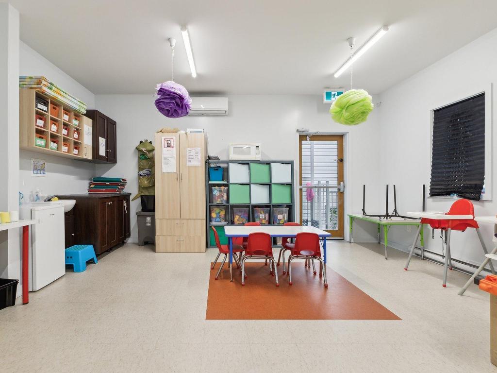 









172Z


Rue Eddy

,
Gatineau (Hull),




QC
J8X2W9

