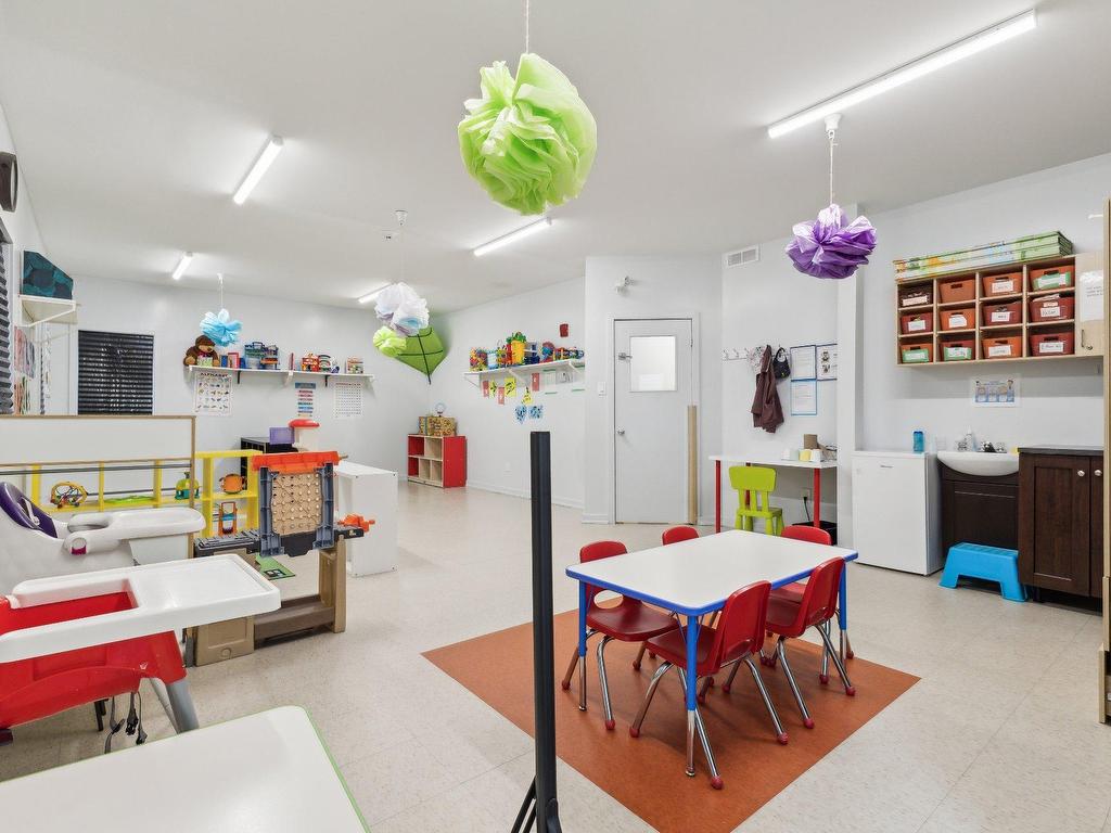 









172Z


Rue Eddy

,
Gatineau (Hull),




QC
J8X2W9

