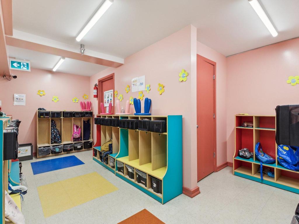 









172Z


Rue Eddy

,
Gatineau (Hull),




QC
J8X2W9

