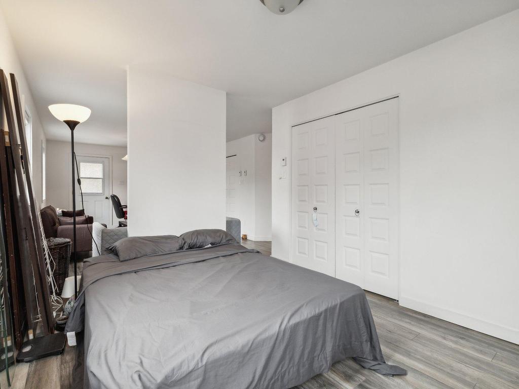 









172Z


Rue Eddy

,
Gatineau (Hull),




QC
J8X2W9

