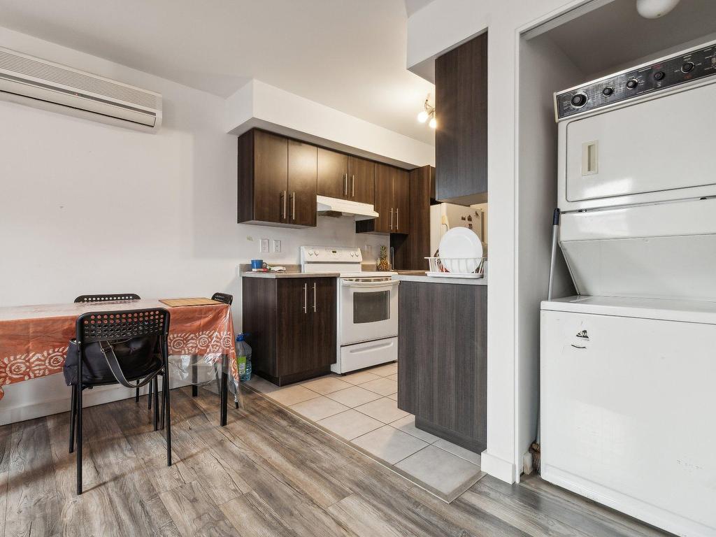 









172Z


Rue Eddy

,
Gatineau (Hull),




QC
J8X2W9


