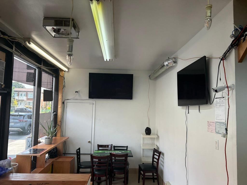 









1570


Rue Jarry E.

,
Montréal (Villeray/Saint-Michel/Parc-Extension),




QC
H2E1B2

