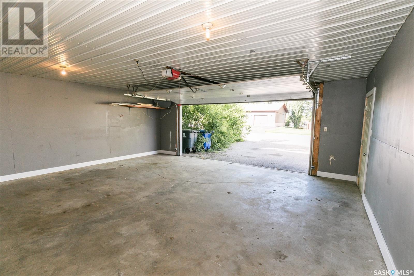 












313 Yukon AVENUE

,
Kerrobert,




Saskatchewan
S0L1R0

