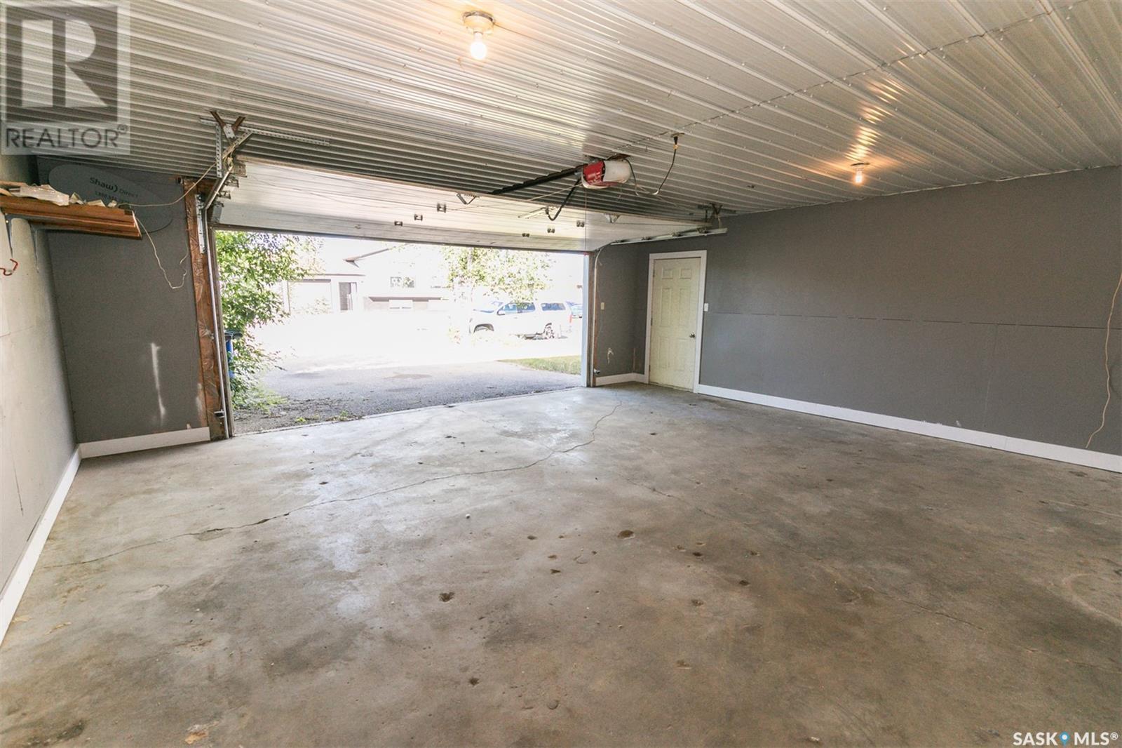 












313 Yukon AVENUE

,
Kerrobert,




Saskatchewan
S0L1R0

