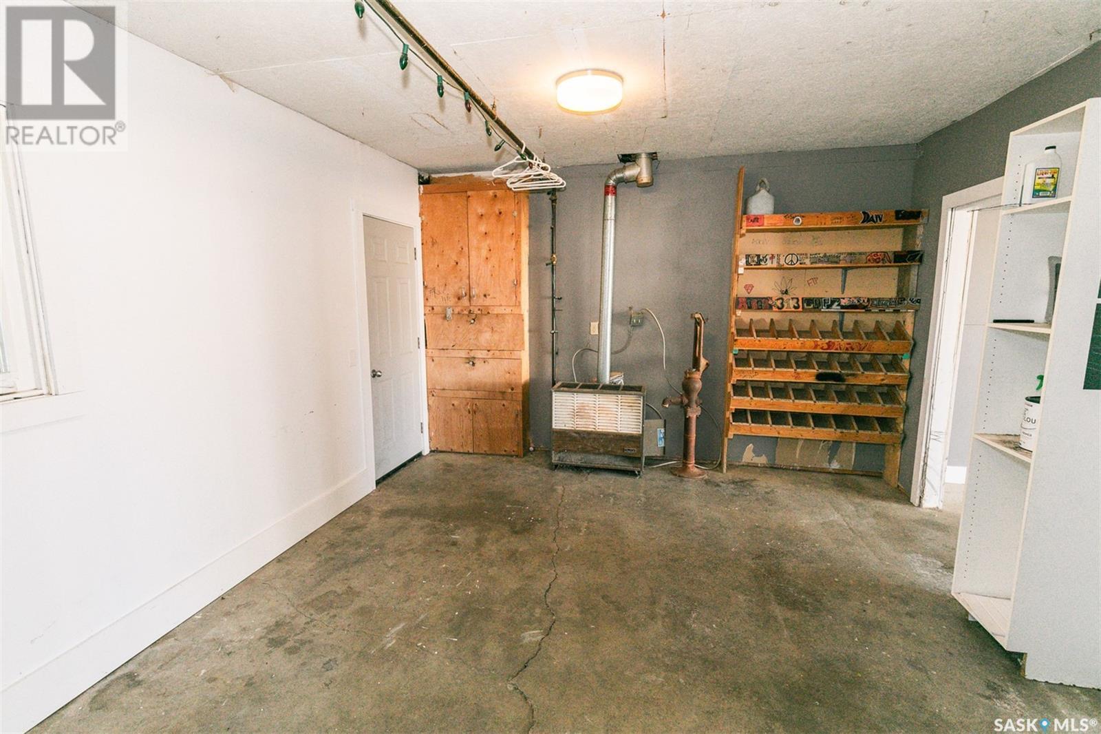 












313 Yukon AVENUE

,
Kerrobert,




Saskatchewan
S0L1R0

