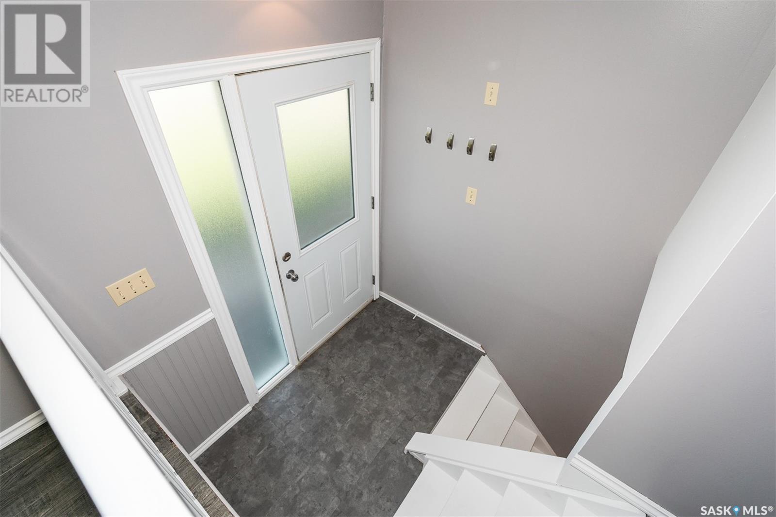 












313 Yukon AVENUE

,
Kerrobert,




Saskatchewan
S0L1R0

