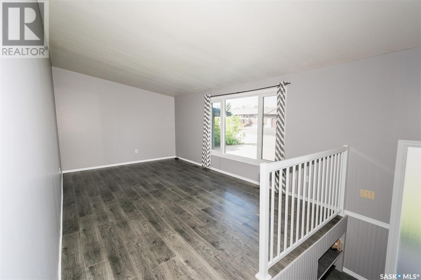 












313 Yukon AVENUE

,
Kerrobert,




Saskatchewan
S0L1R0

