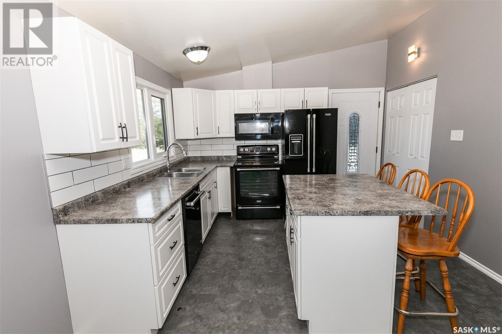 












313 Yukon AVENUE

,
Kerrobert,




Saskatchewan
S0L1R0

