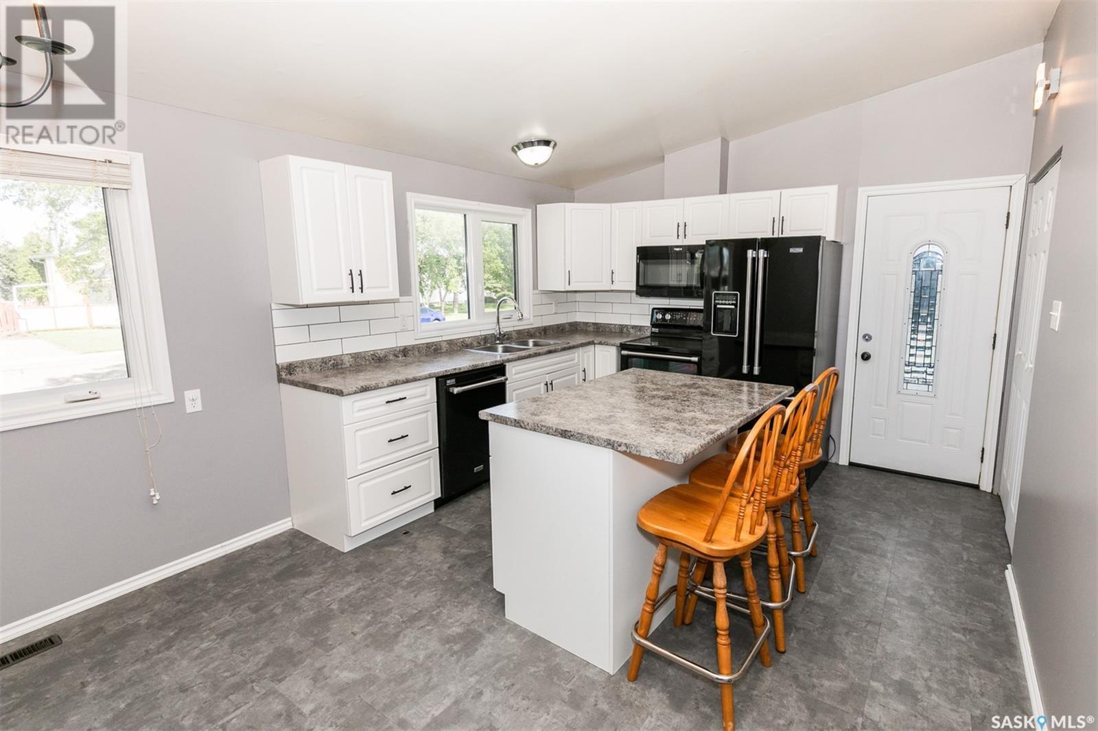 












313 Yukon AVENUE

,
Kerrobert,




Saskatchewan
S0L1R0

