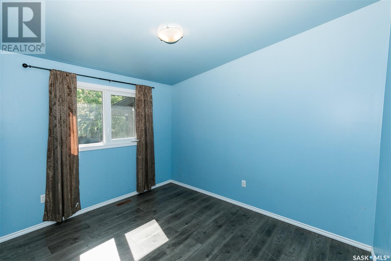 












313 Yukon AVENUE

,
Kerrobert,




Saskatchewan
S0L1R0

