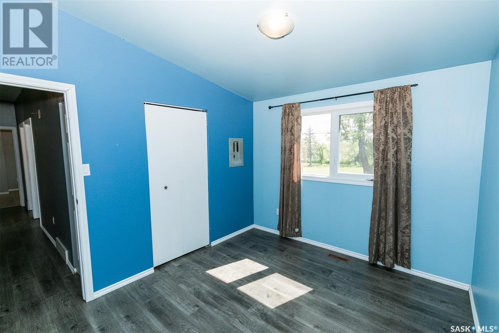 












313 Yukon AVENUE

,
Kerrobert,




Saskatchewan
S0L1R0

