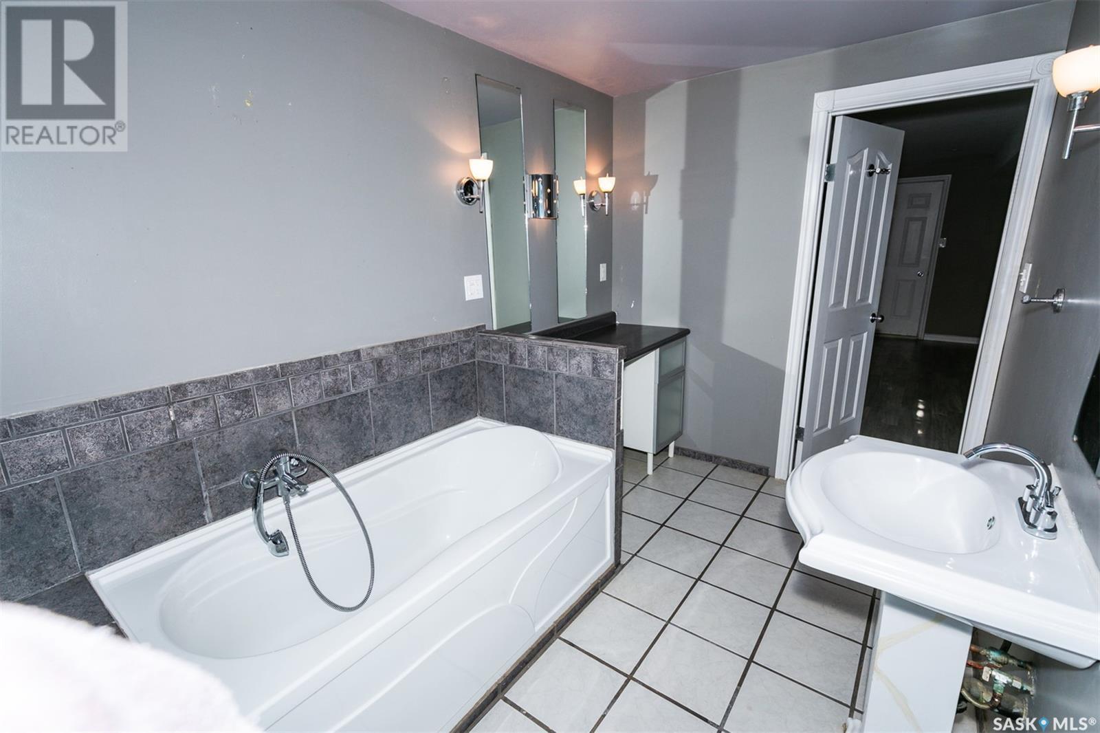 












313 Yukon AVENUE

,
Kerrobert,




Saskatchewan
S0L1R0

