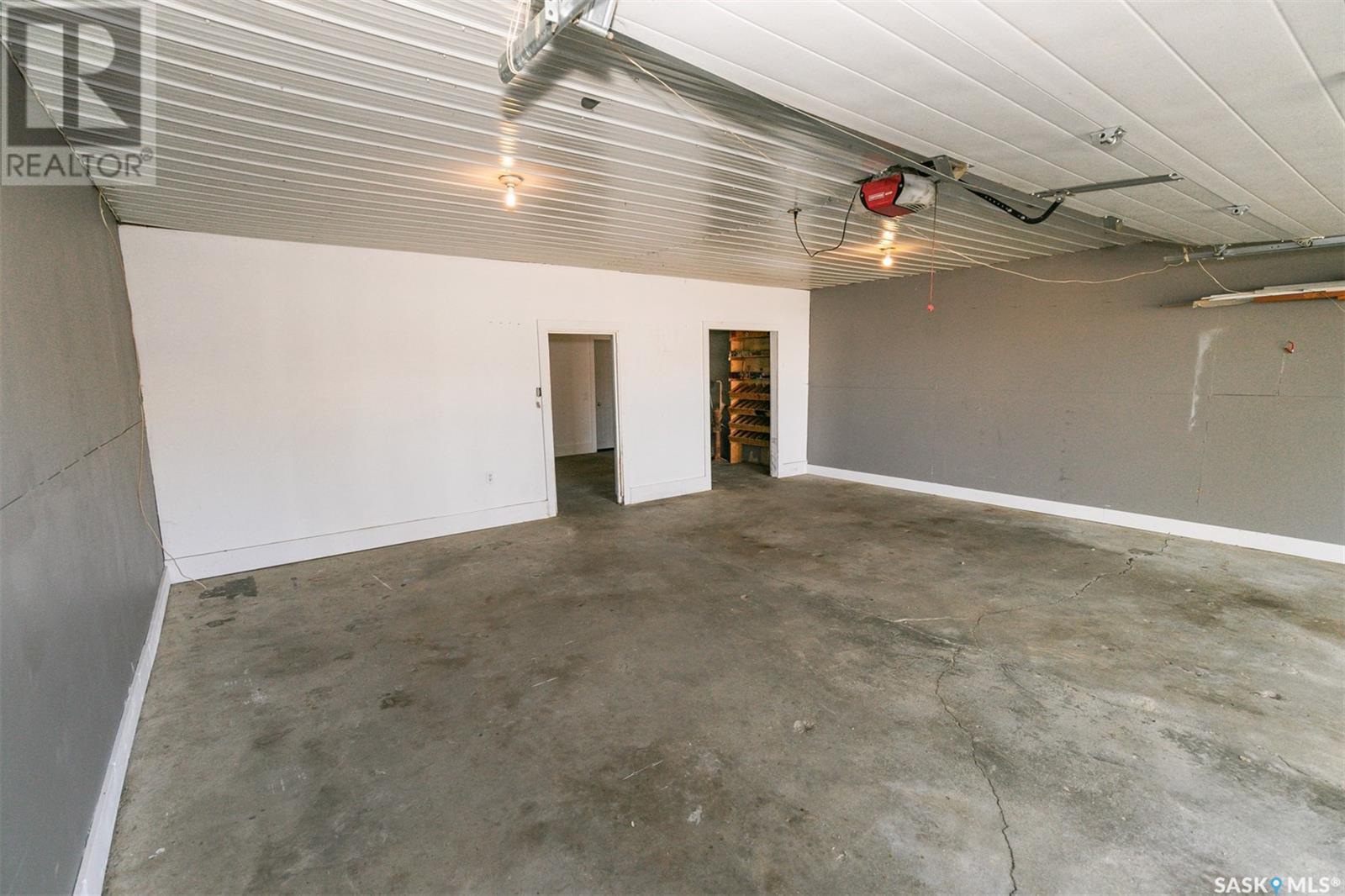 












313 Yukon AVENUE

,
Kerrobert,




Saskatchewan
S0L1R0

