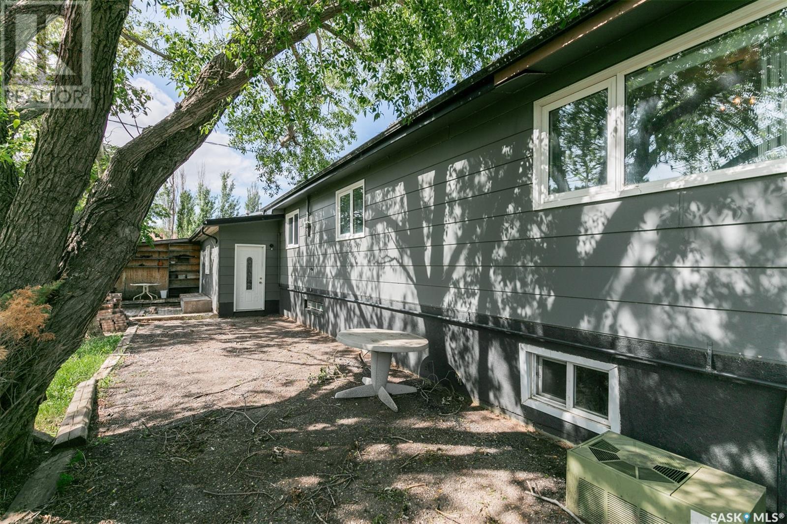 












313 Yukon AVENUE

,
Kerrobert,




Saskatchewan
S0L1R0

