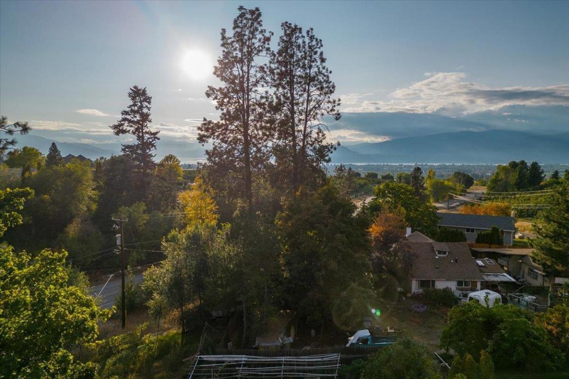 









3122


McCulloch

Road,
Kelowna,




BC
V1W 4G6

