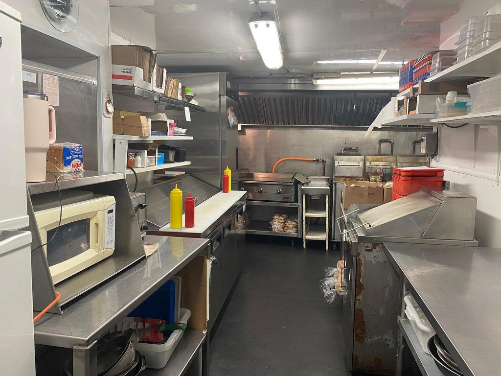









646

 - 646A


Rue Principale

,
Saint-Roch-de-Richelieu,




QC
J0L2M0

