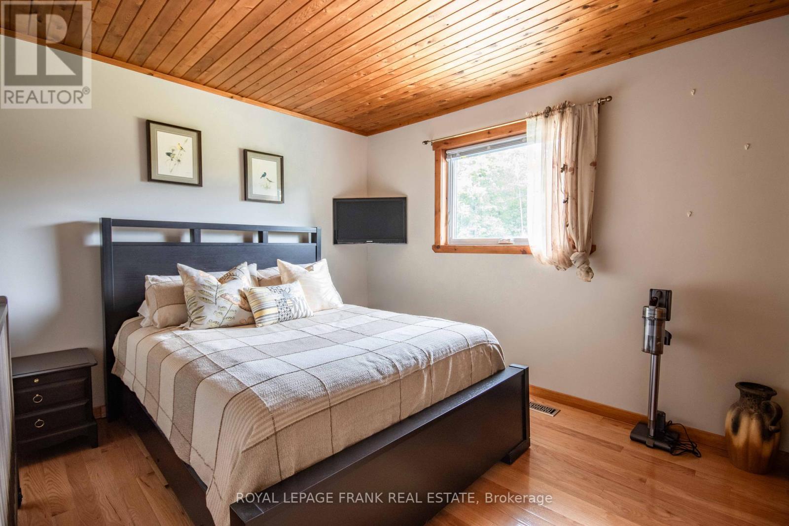 












497 MOONEY ROAD

,
Hastings Highlands (Monteagle Ward),




Ontario
K0L1C0

